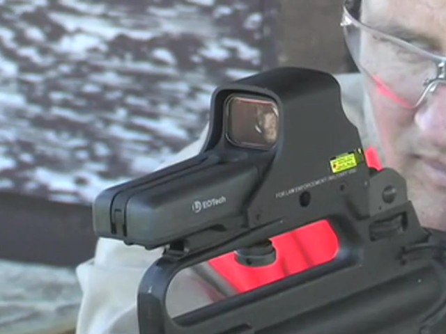 EOTech&reg; 512.A65 / 1 Holographic Sight - image 9 from the video